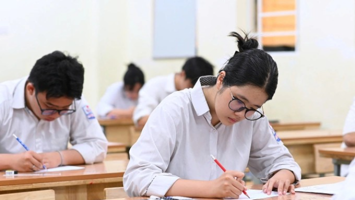 Tổng hợp 48 bộ đề có đáp án thi Môn Tiếng Anh THPT 2025 